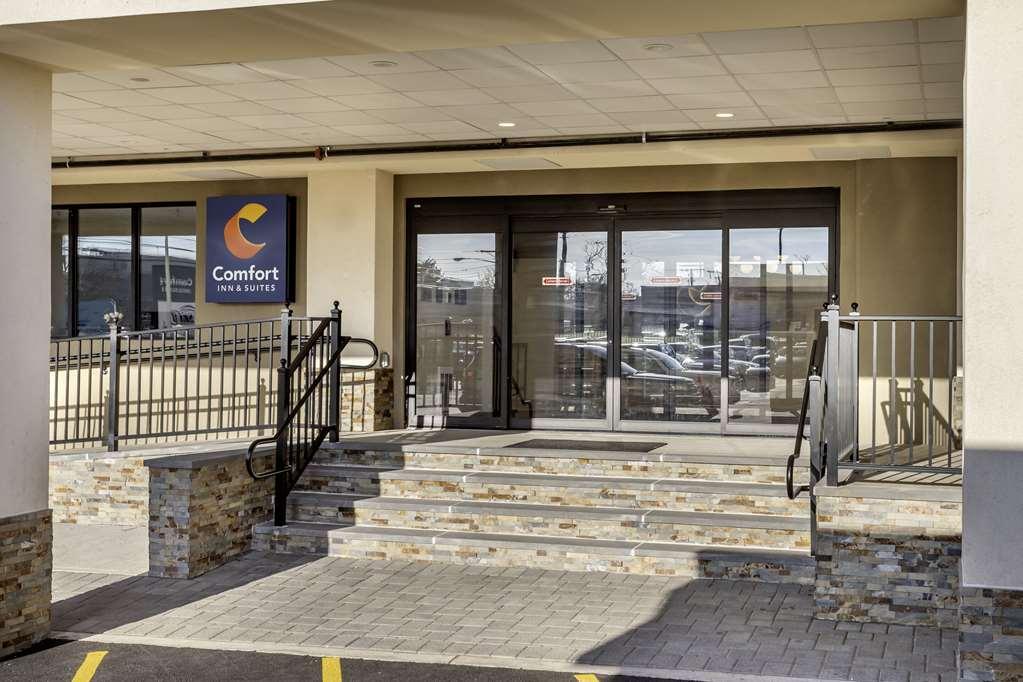 Comfort Inn & Suites Newark Liberty International Airport Esterno foto
